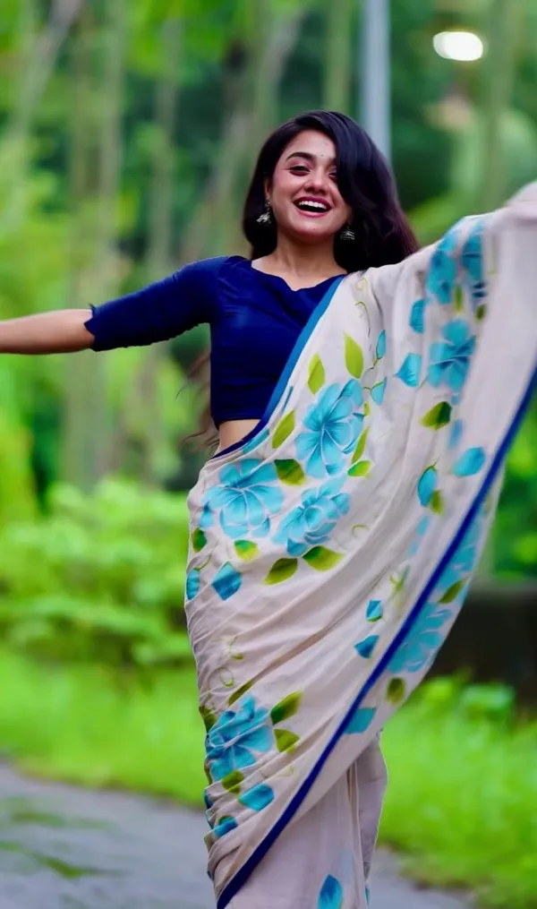 Saree_With_Unstitched_Blouse_For_Women