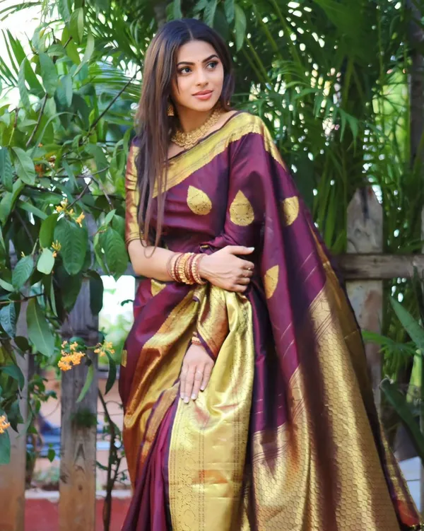 Saree_With_Unstitched_Blouse_For_Women