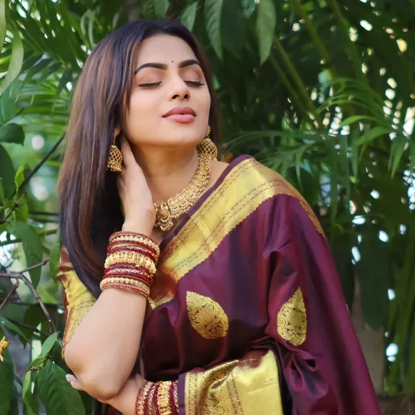 Saree_With_Unstitched_Blouse_For_Women