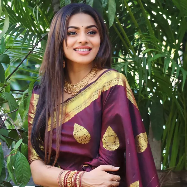 Saree_With_Unstitched_Blouse_For_Women
