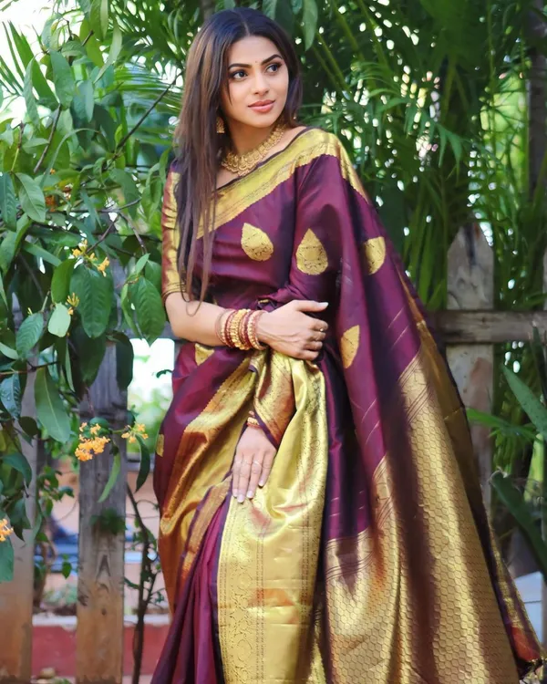 Saree_With_Unstitched_Blouse_For_Women