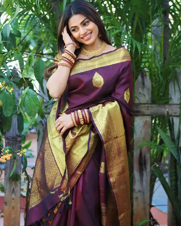 Saree_With_Unstitched_Blouse_For_Women