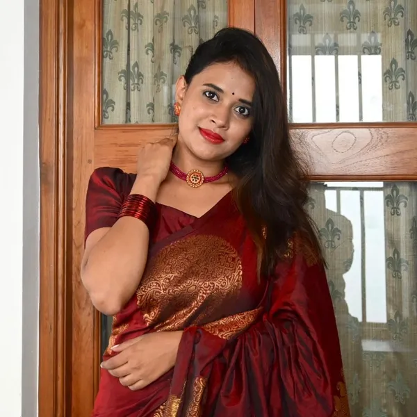 Saree_With_Unstitched_Blouse_For_Women