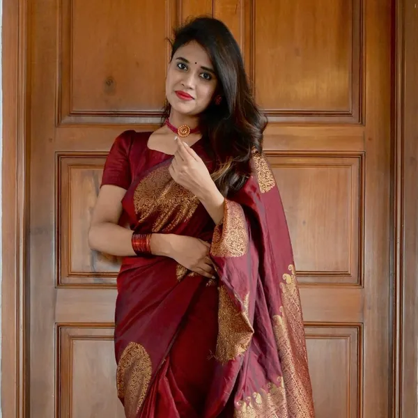Saree_With_Unstitched_Blouse_For_Women