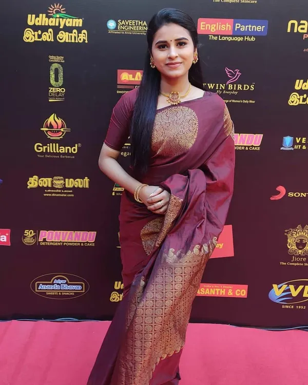 Saree_With_Unstitched_Blouse_For_Women