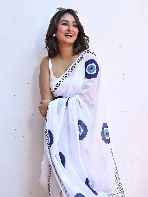 Saree_With_Unstitched_Blouse_For_Women