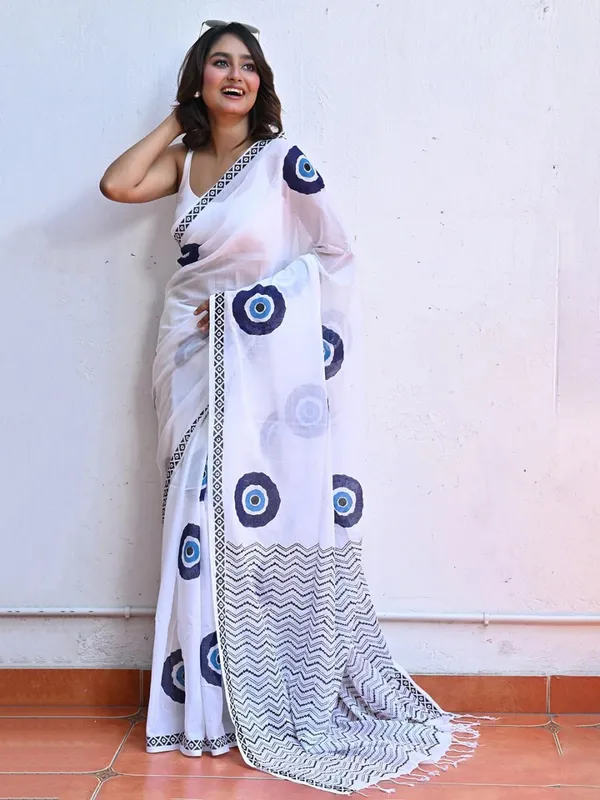 Saree_With_Unstitched_Blouse_For_Women