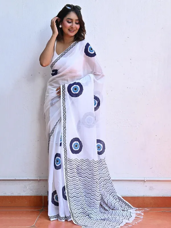 Saree_With_Unstitched_Blouse_For_Women