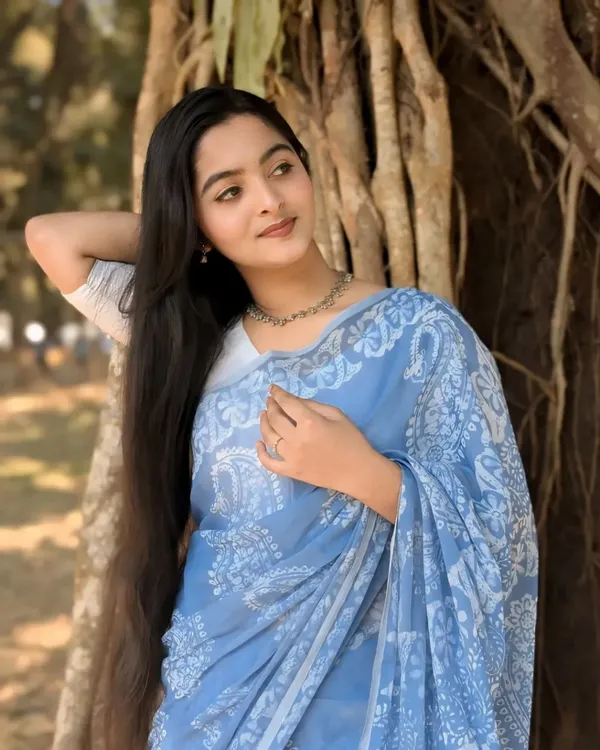 Saree_With_Unstitched_Blouse_For_Women