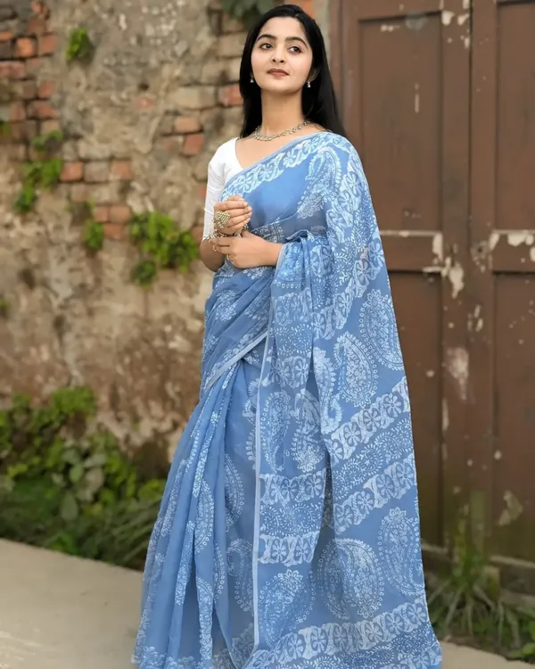 Saree_With_Unstitched_Blouse_For_Women
