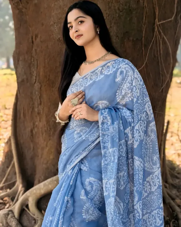 Saree_With_Unstitched_Blouse_For_Women