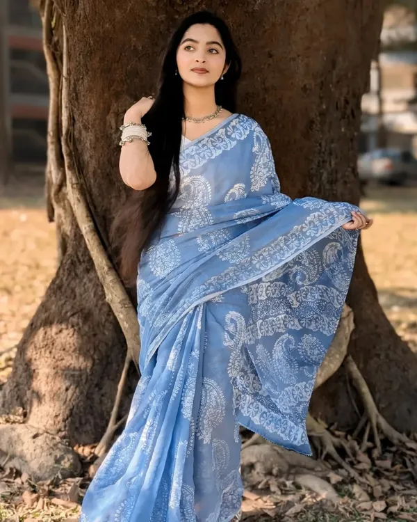 Saree_With_Unstitched_Blouse_For_Women