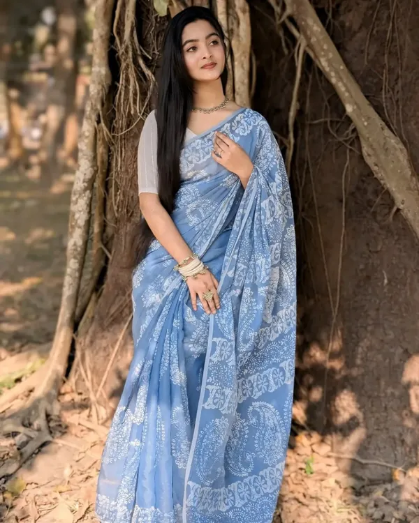 Saree_With_Unstitched_Blouse_For_Women