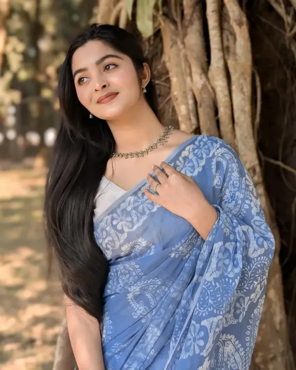 Saree_With_Unstitched_Blouse_For_Women