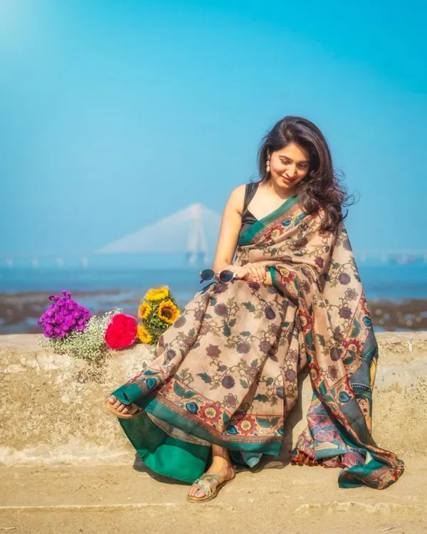 Saree_With_Unstitched_Blouse_For_Women