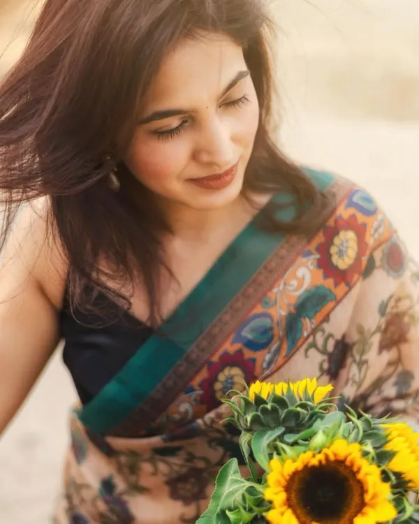 Saree_With_Unstitched_Blouse_For_Women