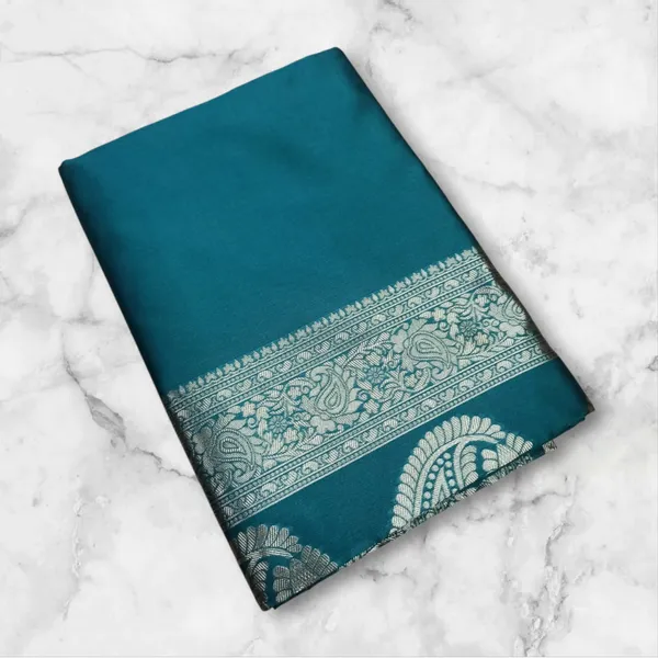 Saree_With_Unstitched_Blouse_For_Women