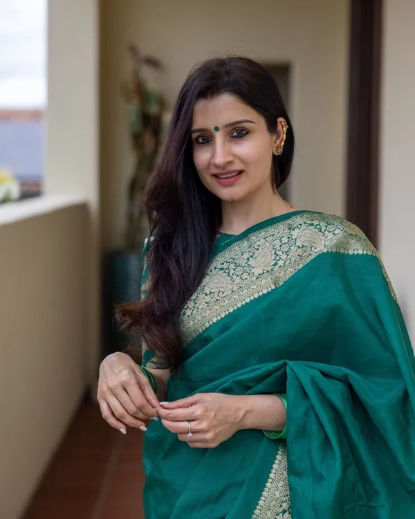 Saree_With_Unstitched_Blouse_For_Women