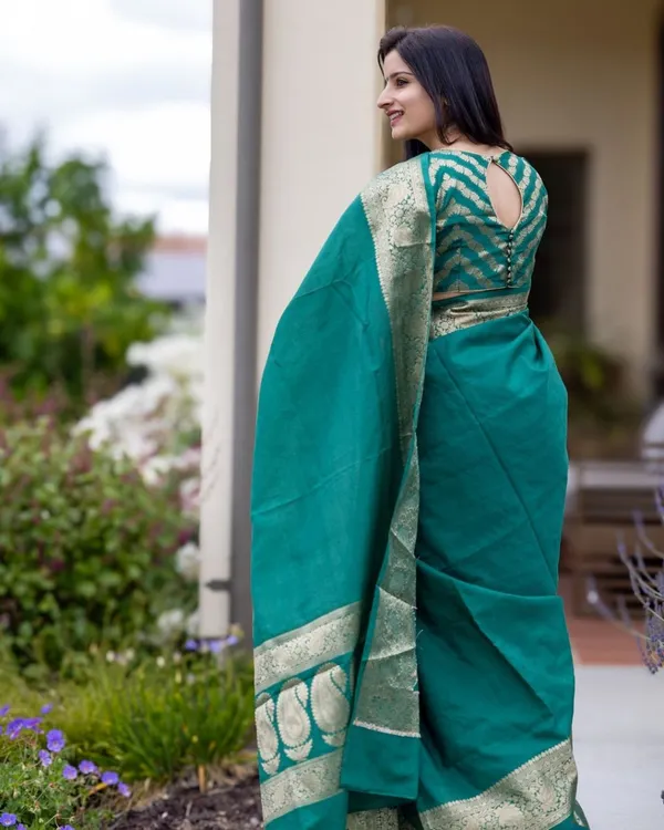 Saree_With_Unstitched_Blouse_For_Women
