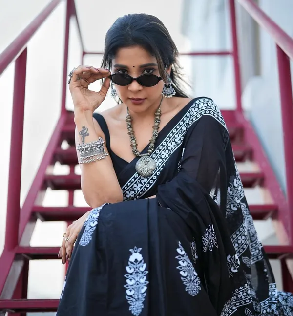 Saree_With_Unstitched_Blouse_For_Women