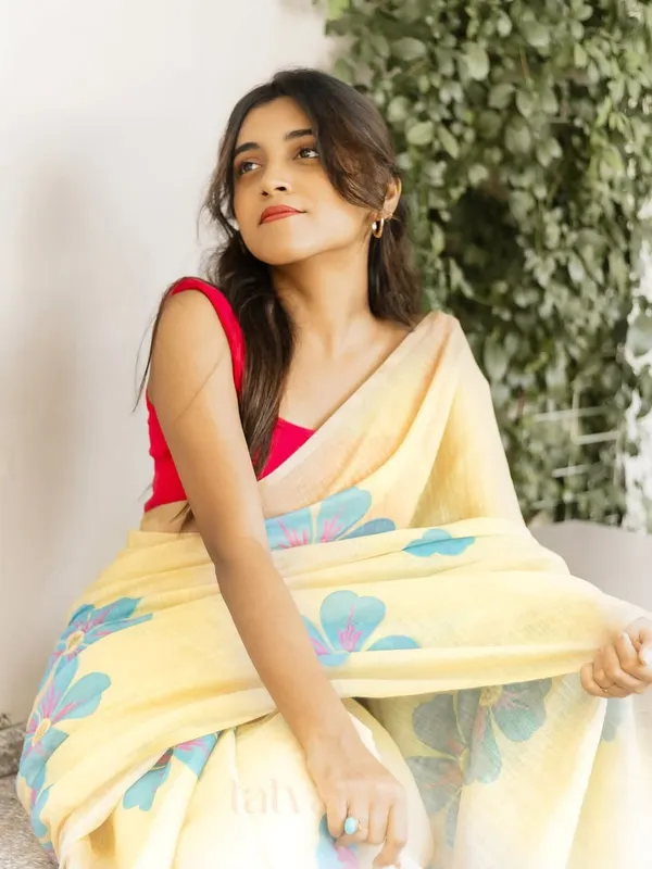 Saree_With_Unstitched_Blouse_For_Women