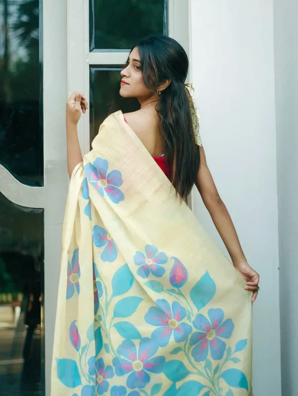 Saree_With_Unstitched_Blouse_For_Women