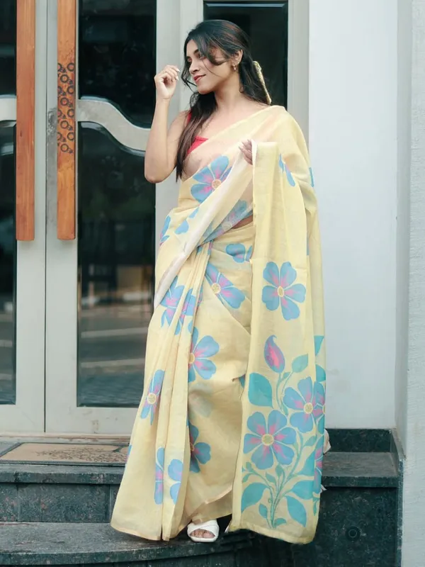 Saree_With_Unstitched_Blouse_For_Women