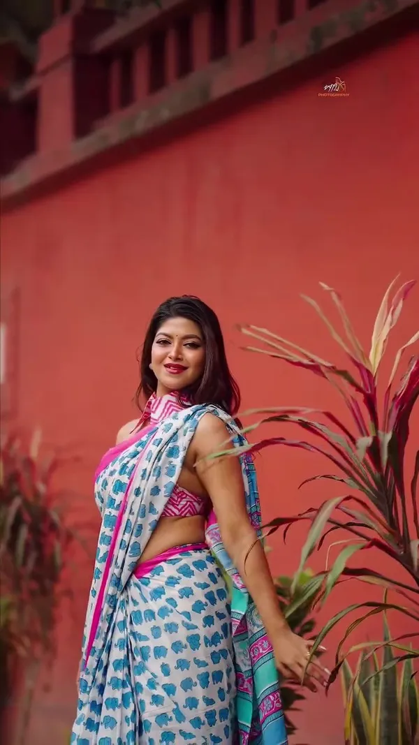 Saree_With_Unstitched_Blouse_For_Women