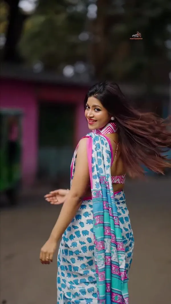 Saree_With_Unstitched_Blouse_For_Women