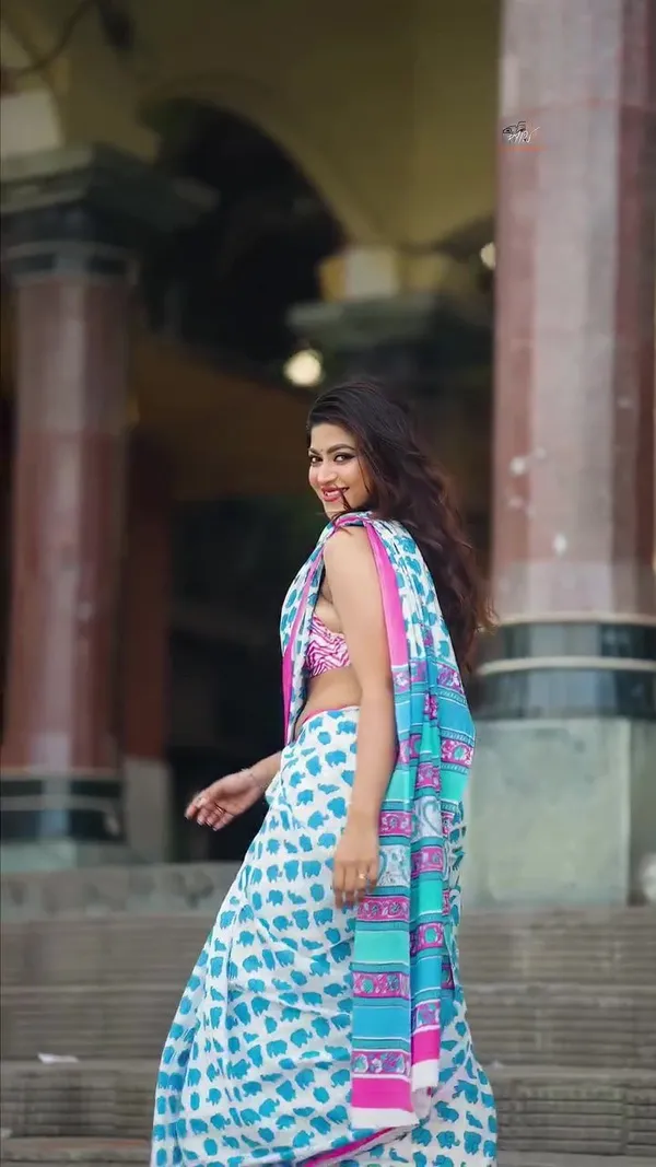 Saree_With_Unstitched_Blouse_For_Women