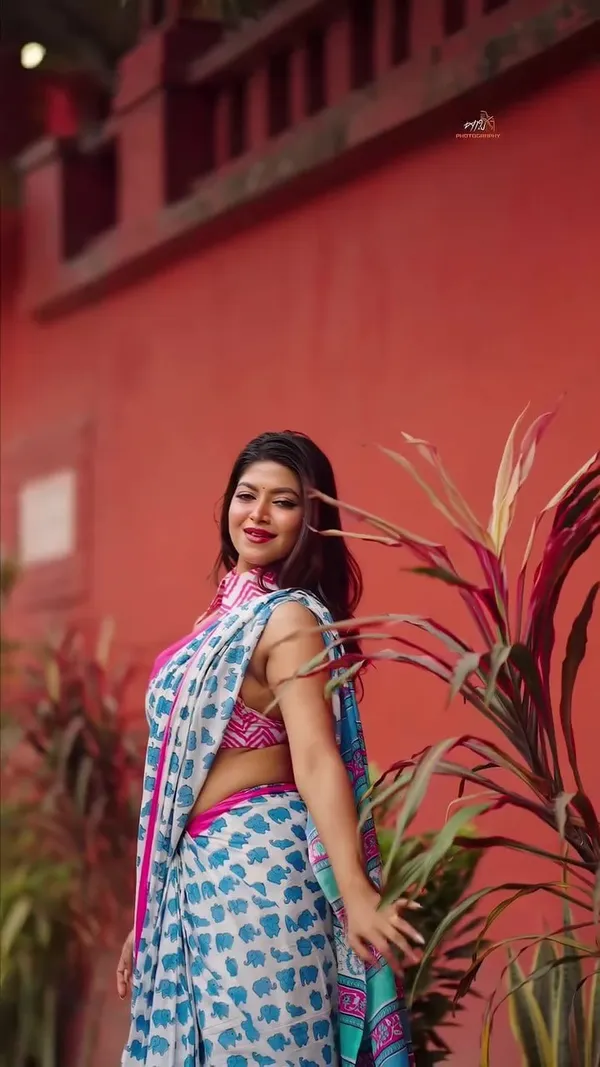Saree_With_Unstitched_Blouse_For_Women