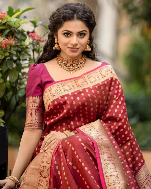 Saree_With_Unstitched_Blouse_For_Women