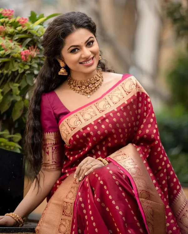 Saree_With_Unstitched_Blouse_For_Women
