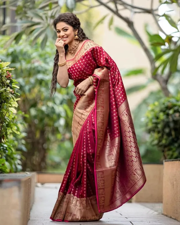 Saree_With_Unstitched_Blouse_For_Women