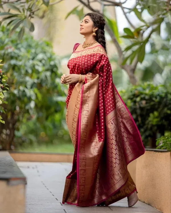Saree_With_Unstitched_Blouse_For_Women