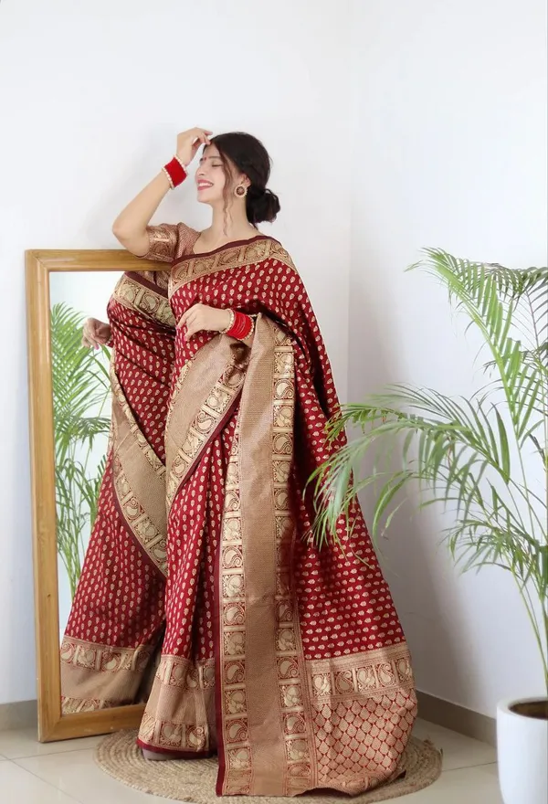 Saree_With_Unstitched_Blouse_For_Women