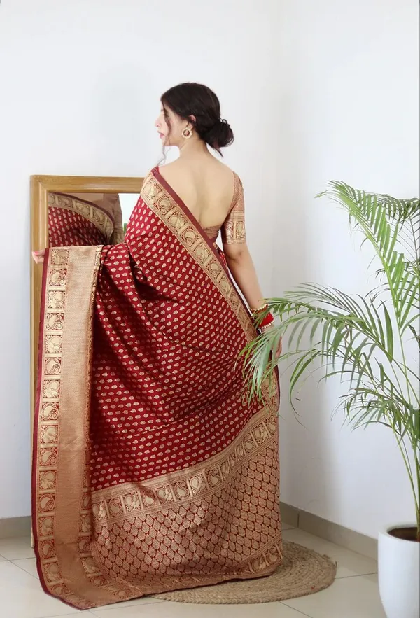 Saree_With_Unstitched_Blouse_For_Women