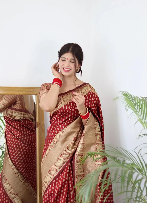 Saree_With_Unstitched_Blouse_For_Women