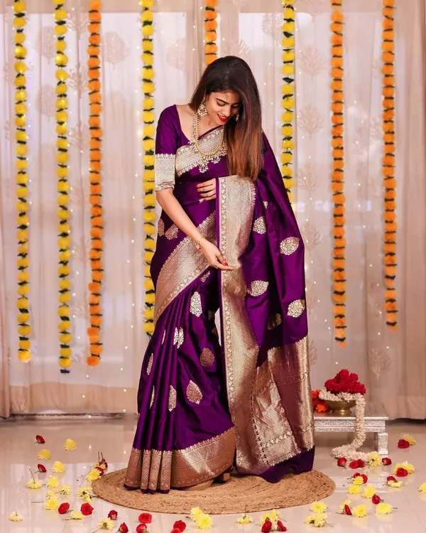Saree_With_Unstitched_Blouse_For_Women