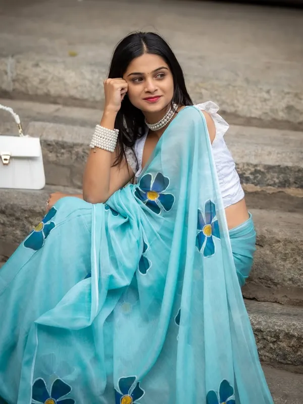 Saree_With_Unstitched_Blouse_For_Women