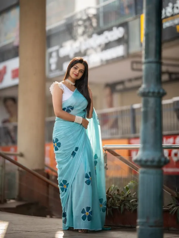Saree_With_Unstitched_Blouse_For_Women