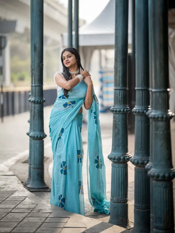 Saree_With_Unstitched_Blouse_For_Women