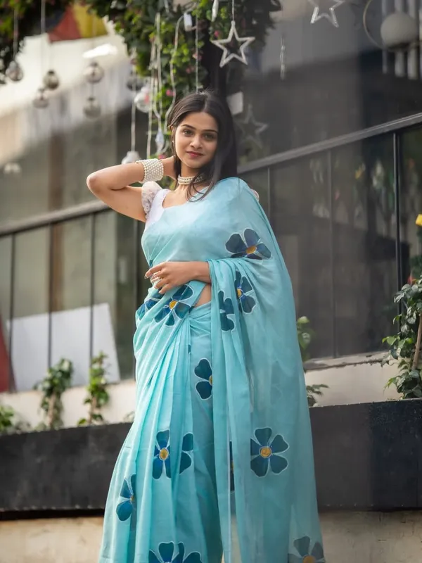 Saree_With_Unstitched_Blouse_For_Women