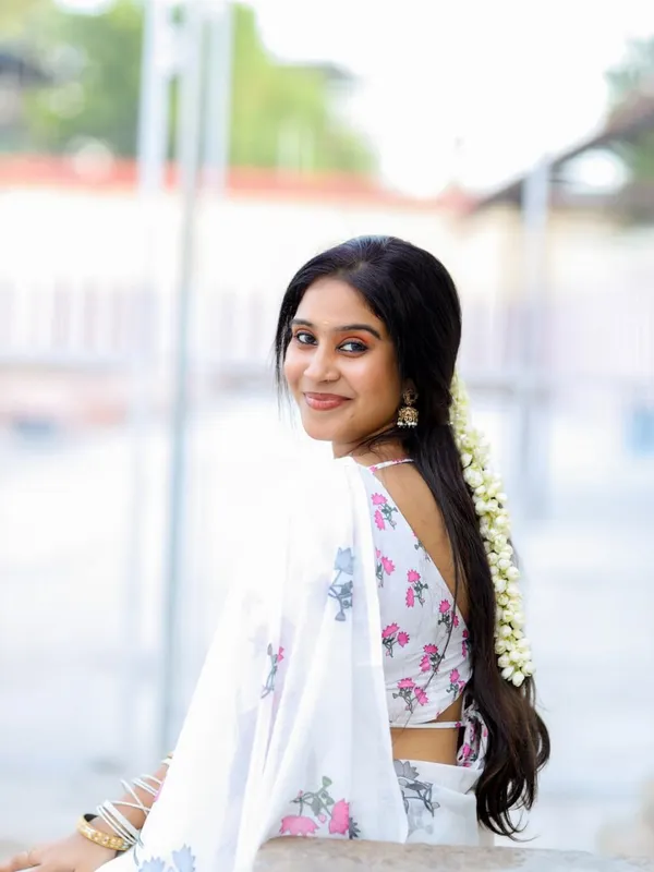 Saree_With_Unstitched_Blouse_For_Women