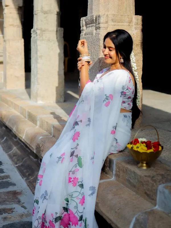 Saree_With_Unstitched_Blouse_For_Women