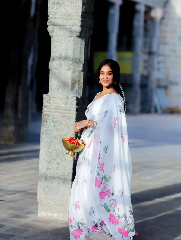 Saree_With_Unstitched_Blouse_For_Women