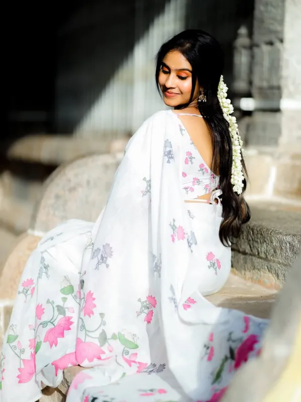 Saree_With_Unstitched_Blouse_For_Women
