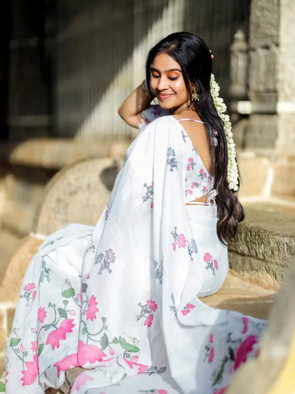 Saree_With_Unstitched_Blouse_For_Women
