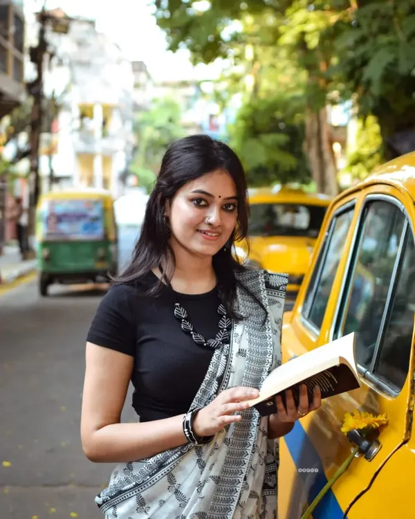 Saree_With_Unstitched_Blouse_For_Women
