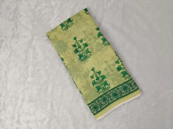 Saree_With_Unstitched_Blouse_For_Women